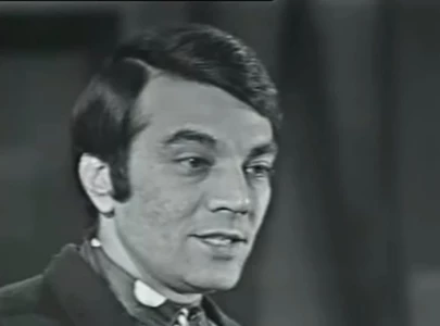 watch a young zia mohyeddin recites shakespeare on ptv
