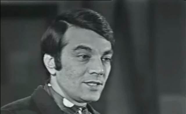watch a young zia mohyeddin recites shakespeare on ptv