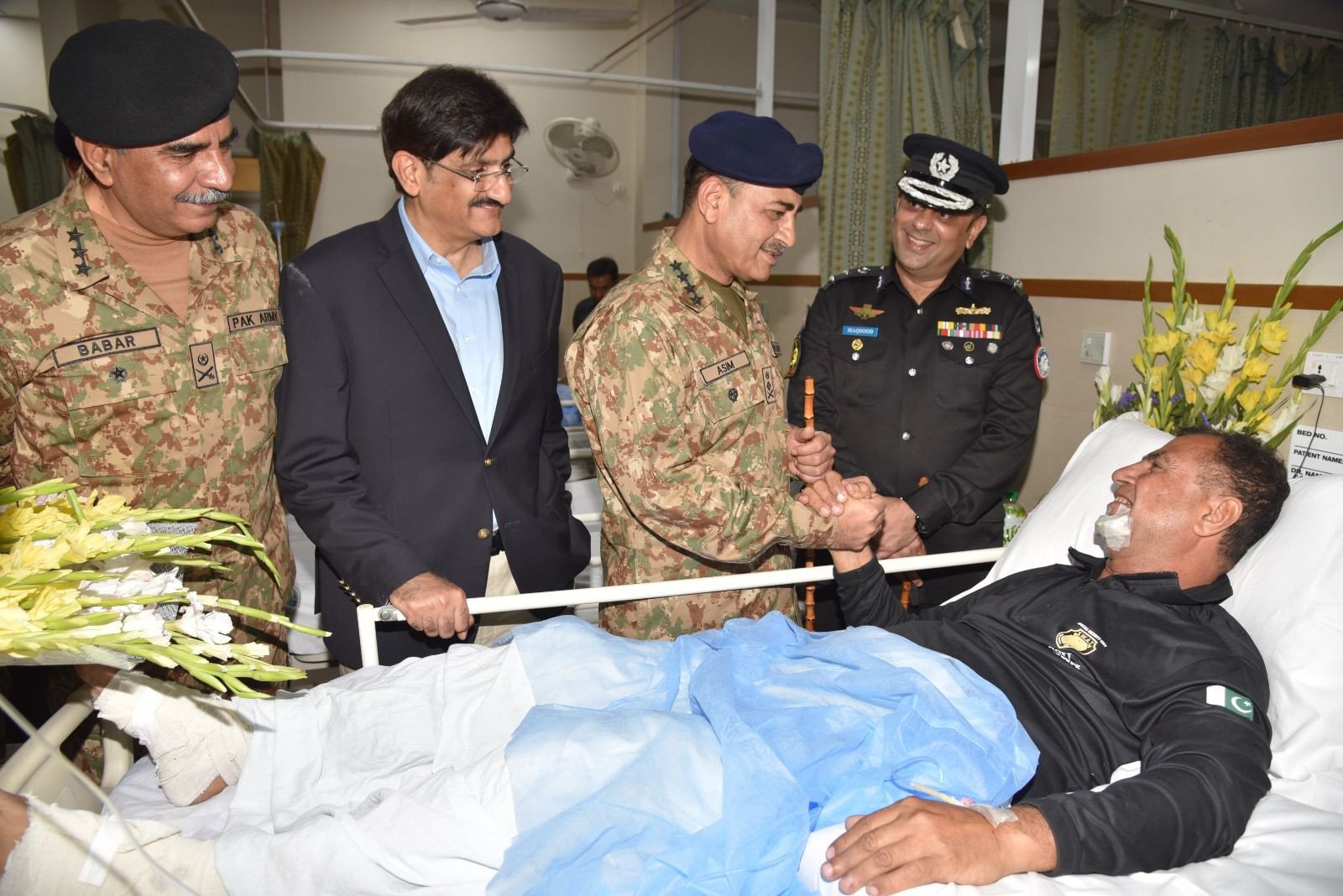 sindh chief minister syed murad ali shah and coas general syed asim munir visit jinnah post graduate medical centre jpmc and met the injured soldiers of police and pakistan rangers sindh photo ispr