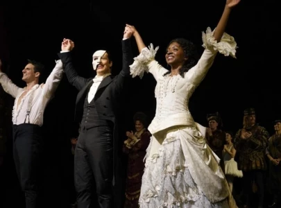 phantom of the opera ends record run with final broadway bow