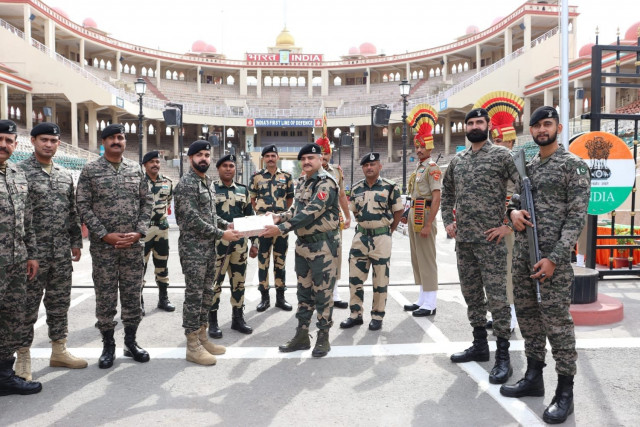 indo pak border forces exchange sweets on eid indo pak border forces exchange sweets on eid