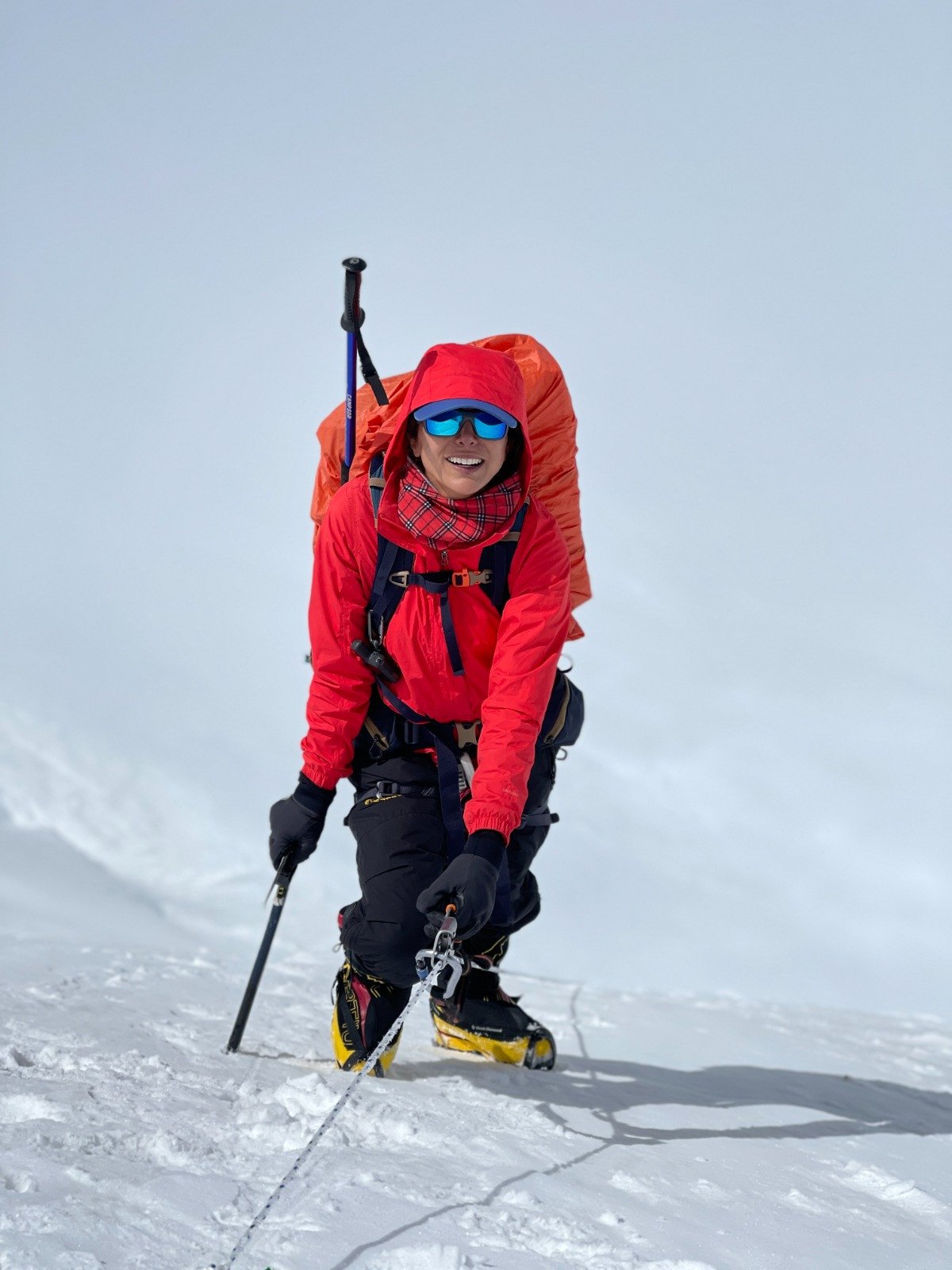 pakistan s top climber naila kiani summits mount everest the highest peak in the world photo express