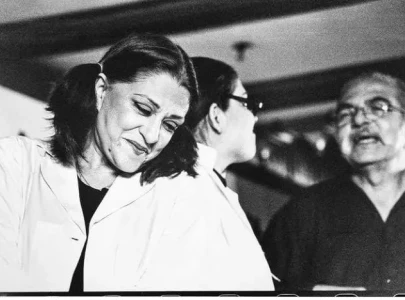 a man of letters wit and prose saba hamid simi raheal others mourn demise of shoaib hashmi a man of letters wit and prose saba hamid simi raheal others mourn demise of shoaib hashmi