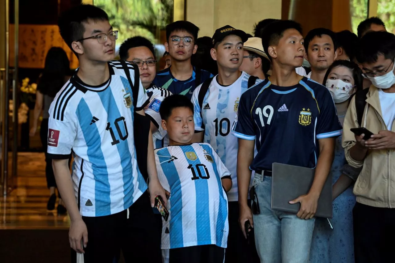 chinese fan books into messi hotel chinese fan books into messi hotel