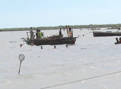 coastal areas residents defy evacuation orders coastal areas residents defy evacuation orders