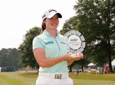 maguire rallies late to win lpga meijer title maguire rallies late to win lpga meijer title