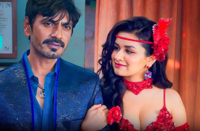 srk also does it nawazuddin defends ageless romance after being trolled for kissing 21 year old srk also does it nawazuddin defends ageless romance after being trolled for kissing 21 year old