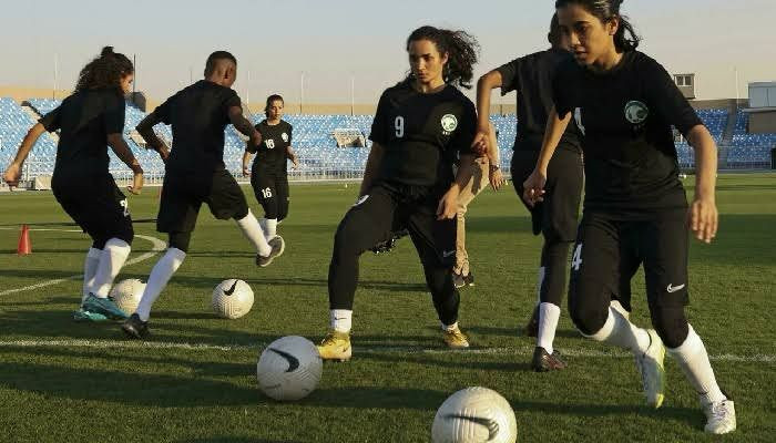 Saudi Arabia: First women's football league from fan's perspective