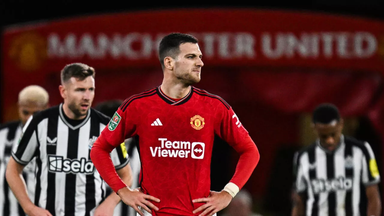 troubled man utd urged to stick together troubled man utd urged to stick together