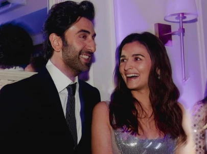 he s the complete opposite of toxic alia bhatt defends ranbir kapoor he s the complete opposite of toxic alia bhatt defends ranbir kapoor