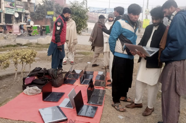 shady sellers flea markets circulating stolen gadgets shady sellers flea markets circulating stolen gadgets