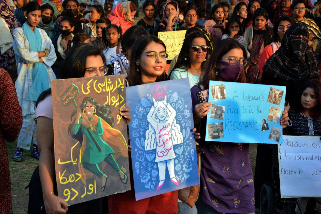 aurat march attracts diverse crowd at karachi s frere hall aurat march attracts diverse crowd at karachi s frere hall