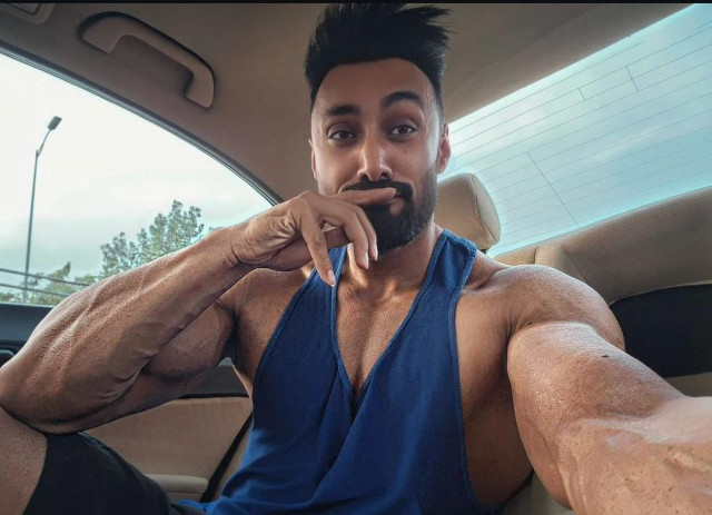 umair jaswal returns to working out after minor injury umair jaswal returns to working out after minor injury