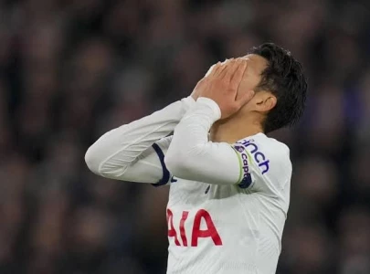 tottenham held by west ham everton hit back at newcastle