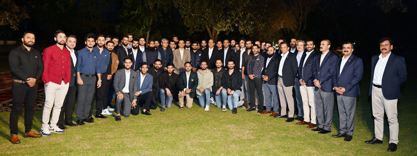 COAS hosts iftar dinner for Pakistan cricket team