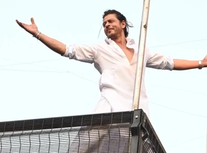 the last of the stars fans in awe of shah rukh khan s popularity as he greets admirers on eid 2024 the last of the stars fans in awe of shah rukh khan s popularity as he greets admirers on eid 2024