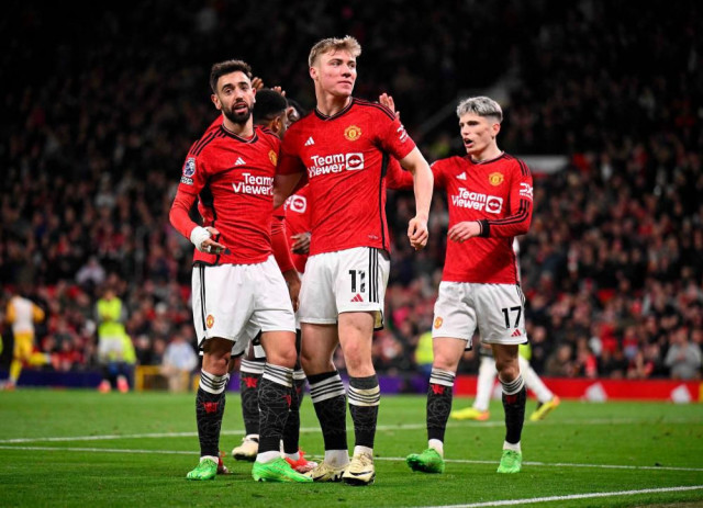 fernandes spares ten hag s blushes as man utd survive blades scare
