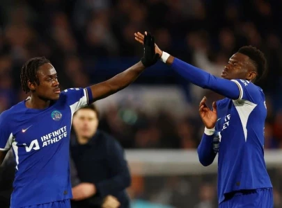 chelsea shatter spurs top four bid