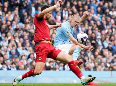 man city keep title pressure on leaders arsenal man city keep title pressure on leaders arsenal