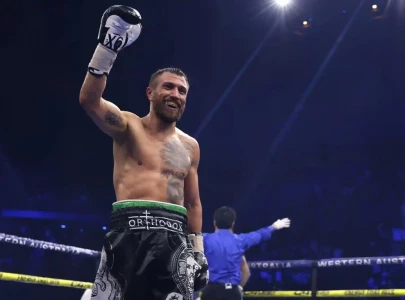 lomachenko knocks out kambosos to win ibf lightweight crown