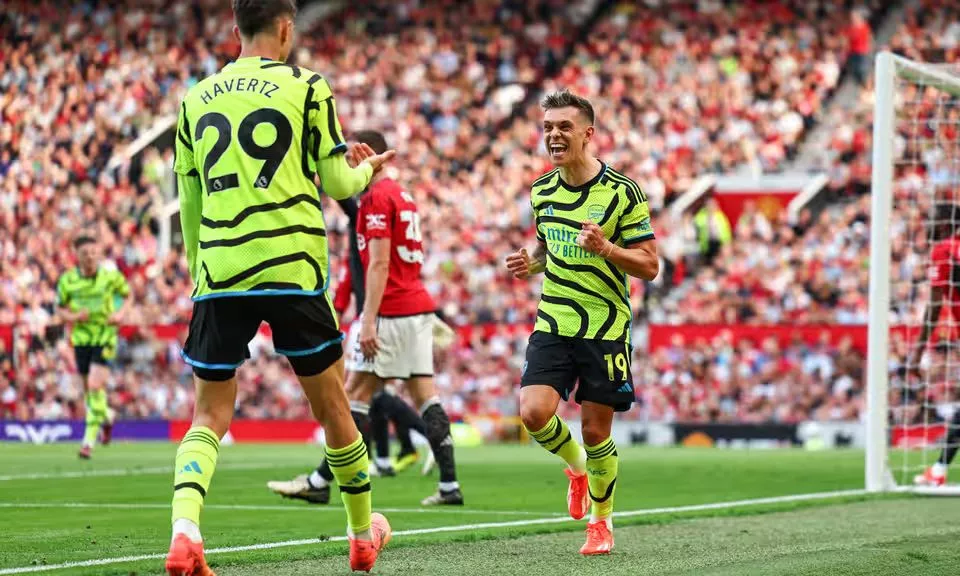 arsenal down man utd to take premier league title race to the wire arsenal down man utd to take premier league title race to the wire