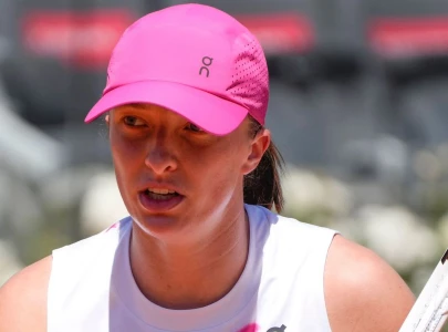 swiatek battles past kerber as climate protesters invade courts swiatek battles past kerber as climate protesters invade courts