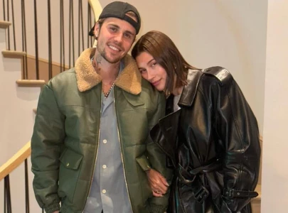 hailey bieber shows off baby bump in latest pic with justin bieber