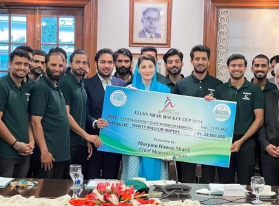 national hockey team receives rs30m reward national hockey team receives rs30m reward