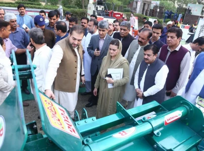 punjab govt provides pak seeders rice straw shredders to farmers