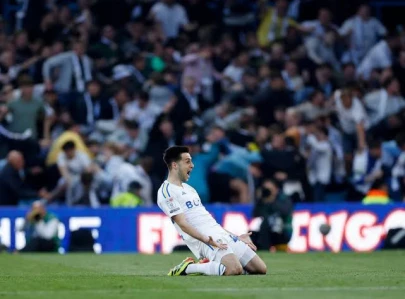 leeds crush norwich to reach championship play off final