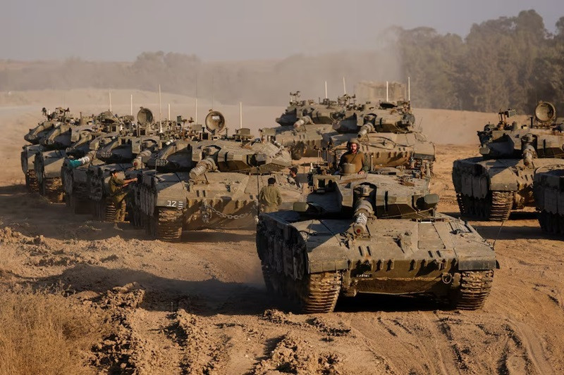 an israeli soldier stands in a tank amid the ongoing conflict between israel and hamas near the israel gaza border in israel photo reuters