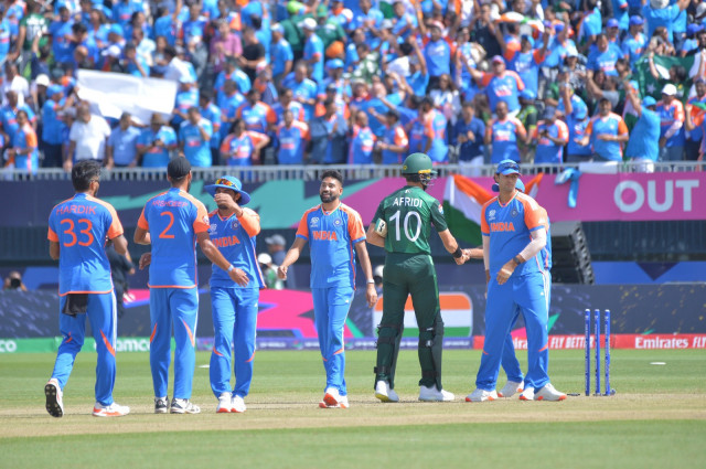 india defeat pakistan by six runs reach top of group a points table