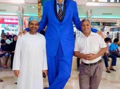 pakistan s tallest man zia rashid dies pakistan s tallest man zia rashid dies