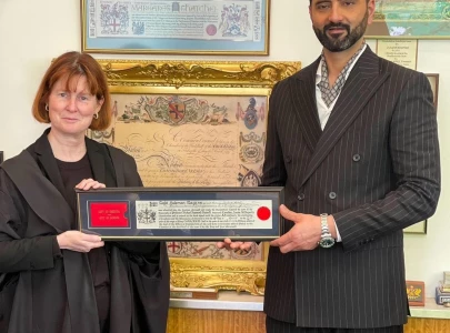 pak origin businessman receives freedom of the city of london award