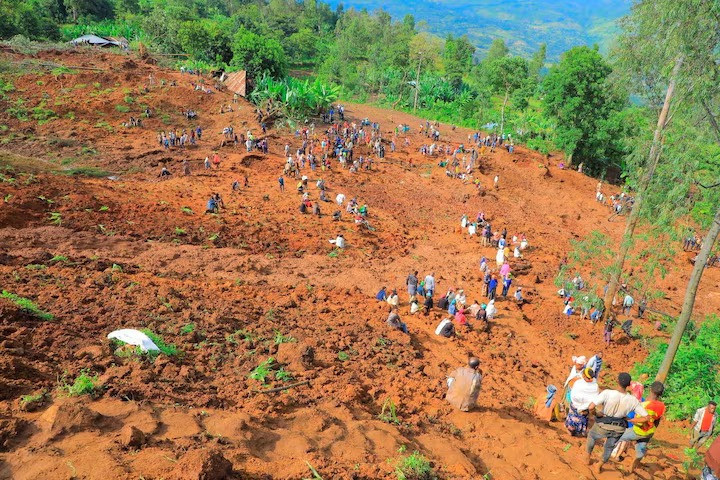 residents dig to recover the dead bodies of victims of the landslide following heavy rains that buried people in gofa zone southern ethiopia on july 23 2024 photo reuters