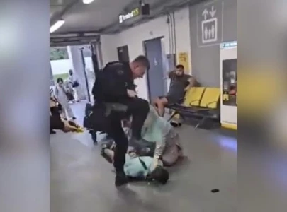 uk police watchdog launches criminal probe into officer s head stamping of pakistani man