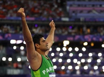 arshad nadeem bags olympic gold ends pakistan s 32 year medal drought arshad nadeem bags olympic gold ends pakistan s 32 year medal drought