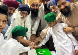sikhs in peshawar join i day festivities