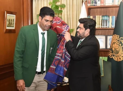 governor sindh honours olympic gold medallist arshad nadeem with rs2m reward