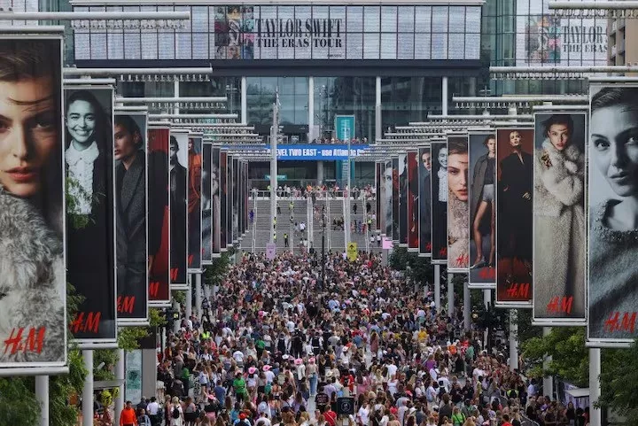 fans make their way towards wembley stadium for a taylor swift concert following the cancellation of three taylor swift concerts in vienna because of a planned attack in london britain august 15 2024 photo reuters fans make their way towards wembley stadium for a taylor swift concert following the cancellation of three taylor swift concerts in vienna because of a planned attack in london britain august 15 2024 photo reuters