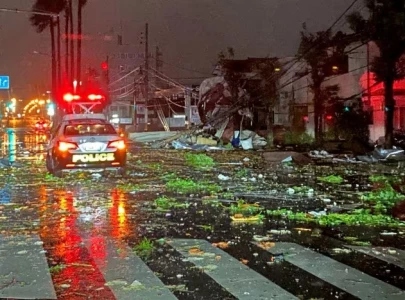 typhoon shanshan ravages southern japan with 252 kph winds injuring at least 80