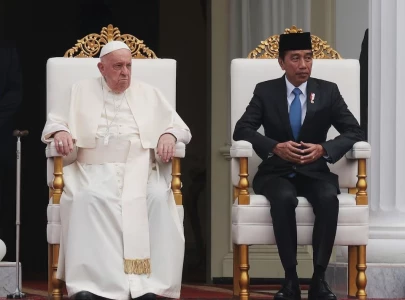 pope francis urges indonesian leaders to combat religious extremism