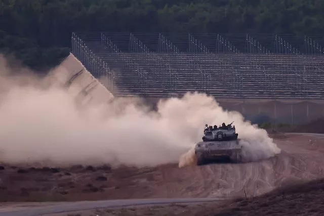 a tank manoeuvres on the israeli side of the israel gaza border amid the israel hamas conflict in israel on september 5 2024 photo reuters a tank manoeuvres on the israeli side of the israel gaza border amid the israel hamas conflict in israel on september 5 2024 photo reuters