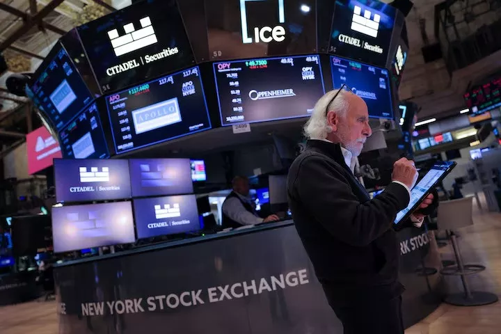 a trader works on the trading floor at the new york stock exchange nyse following the federal reserve rate announcement in new york city us on september 18 2024 photo reuters a trader works on the trading floor at the new york stock exchange nyse following the federal reserve rate announcement in new york city us on september 18 2024 photo reuters