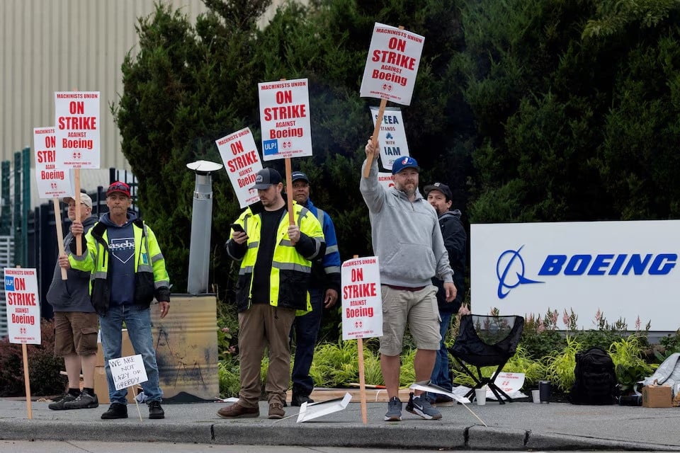 boeing factory workers gather on a picket line during the first day of a strike near the entrance of a production facility in renton washington us on september 13 2024 photo reuters