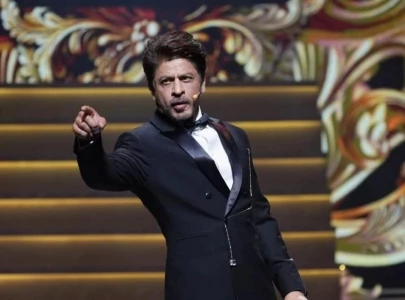 shah rukh khan makes a triumphant return wins best actor at iifa awards in abu dhabi shah rukh khan makes a triumphant return wins best actor at iifa awards in abu dhabi