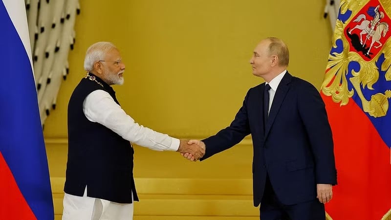 russia s president vladimir putin with prime minister narendra modi photo reuters