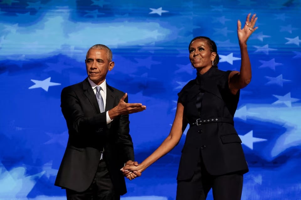 former first lady michelle obama greets her husband former us president barack obama on stage during day 2 of the democratic national convention dnc in chicago illinois us on august 20 2024 photo reuters