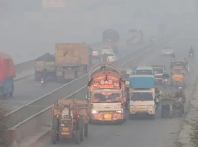 lahore cracks down on polluting vehicles amid worsening smog