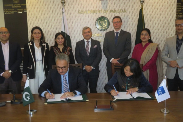pakistan signs 500m loan with adb for climate resilience